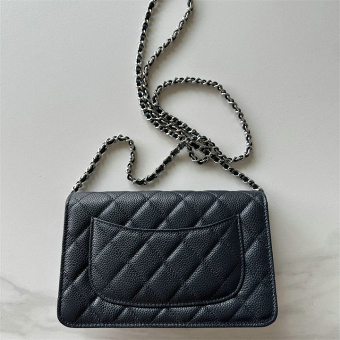 シャネル 2025年 チェーンウォレット CHANEL ミニ フラップバッグ ショルダーバッグ レディース シルバー金具 - 画像 (2)