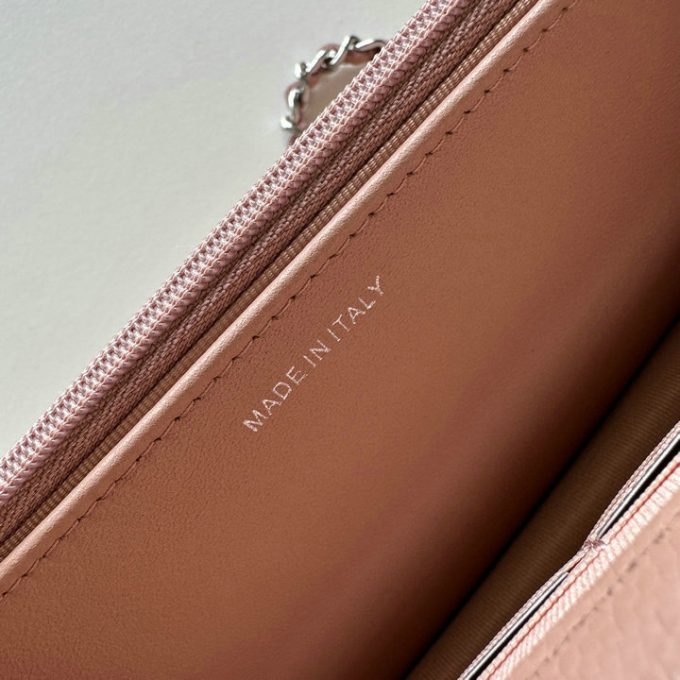 シャネル 2025年 チェーンウォレット CHANEL ミニ フラップバッグ ショルダーバッグ レディース シルバー金具 - 画像 (8)
