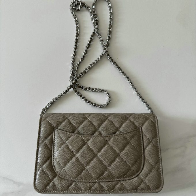 シャネル 2025年 チェーンウォレット CHANEL ミニ フラップバッグ ショルダーバッグ レディース シルバー金具 - 画像 (2)