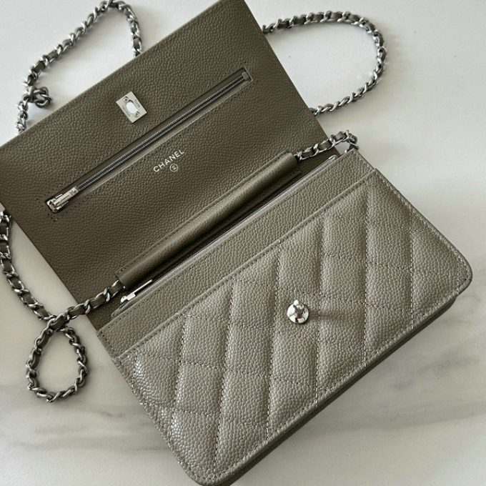 シャネル 2025年 チェーンウォレット CHANEL ミニ フラップバッグ ショルダーバッグ レディース シルバー金具 - 画像 (4)