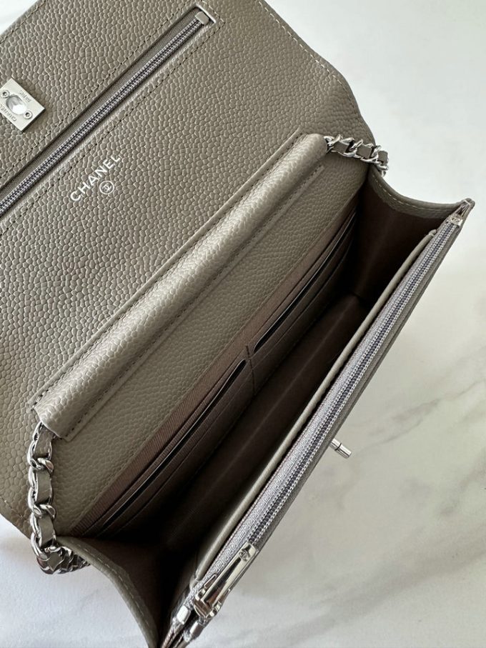 シャネル 2025年 チェーンウォレット CHANEL ミニ フラップバッグ ショルダーバッグ レディース シルバー金具 - 画像 (5)