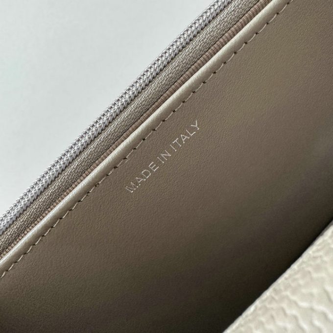 シャネル 2025年 チェーンウォレット CHANEL ミニ フラップバッグ ショルダーバッグ レディース シルバー金具 - 画像 (6)
