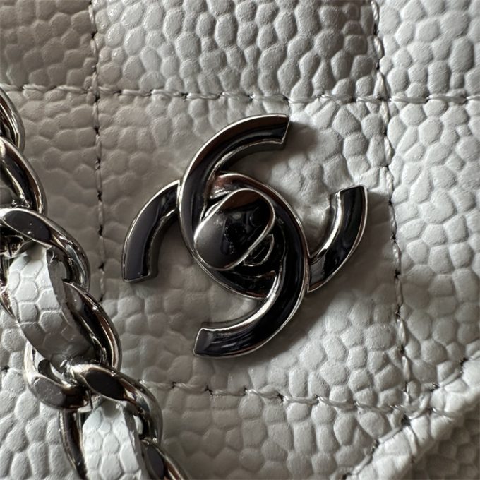 シャネル 2025年 チェーンウォレット CHANEL ミニ フラップバッグ ショルダーバッグ レディース シルバー金具 - 画像 (9)