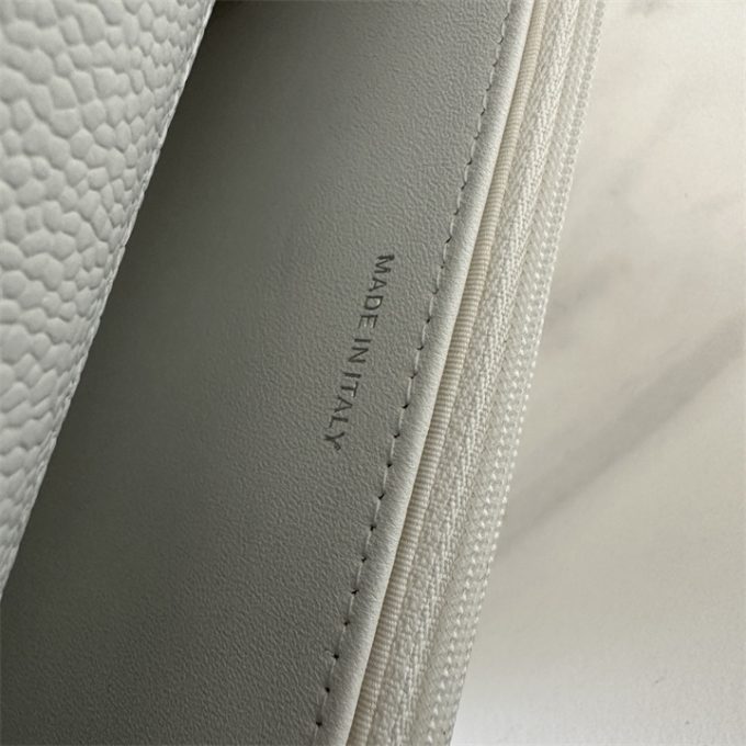 シャネル 2025年 チェーンウォレット CHANEL ミニ フラップバッグ ショルダーバッグ レディース シルバー金具 - 画像 (6)