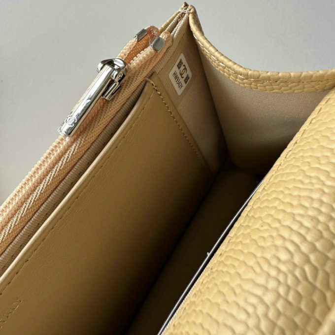 シャネル 2025年 チェーンウォレット CHANEL ミニ フラップバッグ ショルダーバッグ レディース シルバー金具 - 画像 (6)