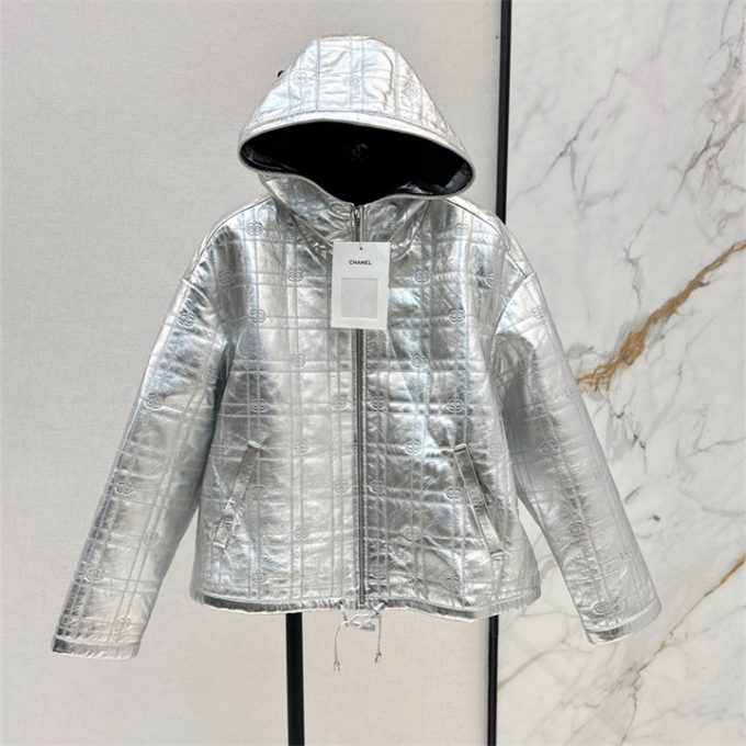 シャネル ロングスリーブ ジップジャケット 2025年 CHANEL フード付き ラムスキン アウターコート シルバー レディース