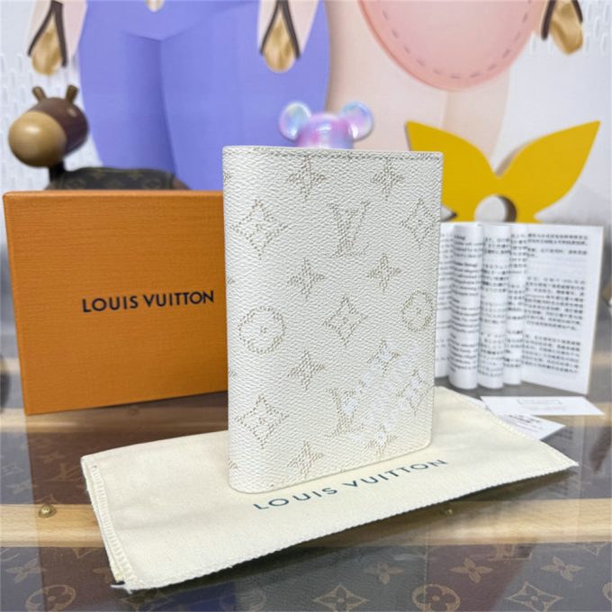 ルイヴィトン 2025年 パスポートカバー M15075 LOUISVUITTON クーヴェルテュール パスポール モノグラム ヘリテージ キャンバス - 画像 (2)
