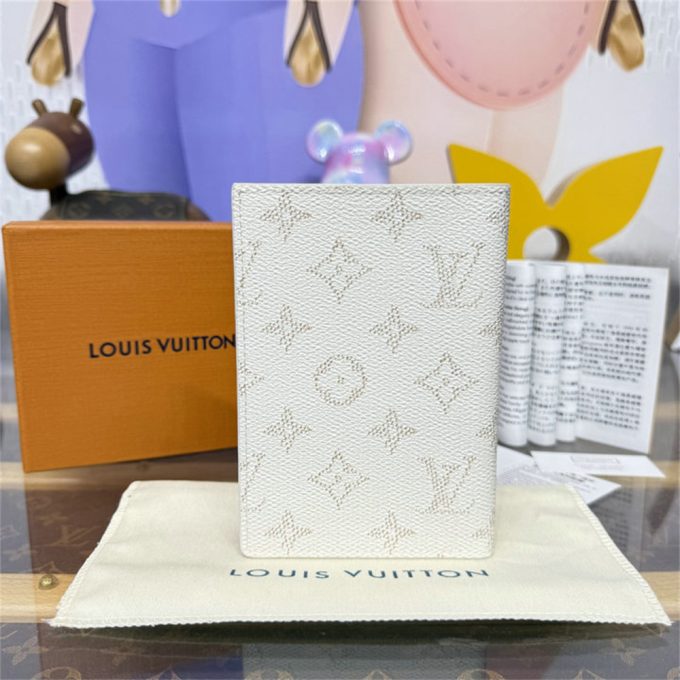 ルイヴィトン 2025年 パスポートカバー M15075 LOUISVUITTON クーヴェルテュール パスポール モノグラム ヘリテージ キャンバス - 画像 (3)
