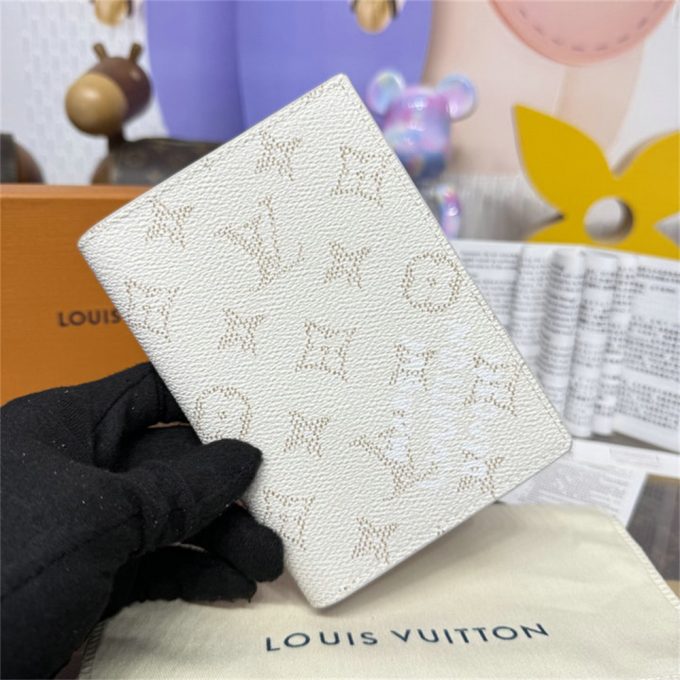 ルイヴィトン 2025年 パスポートカバー M15075 LOUISVUITTON クーヴェルテュール パスポール モノグラム ヘリテージ キャンバス - 画像 (4)