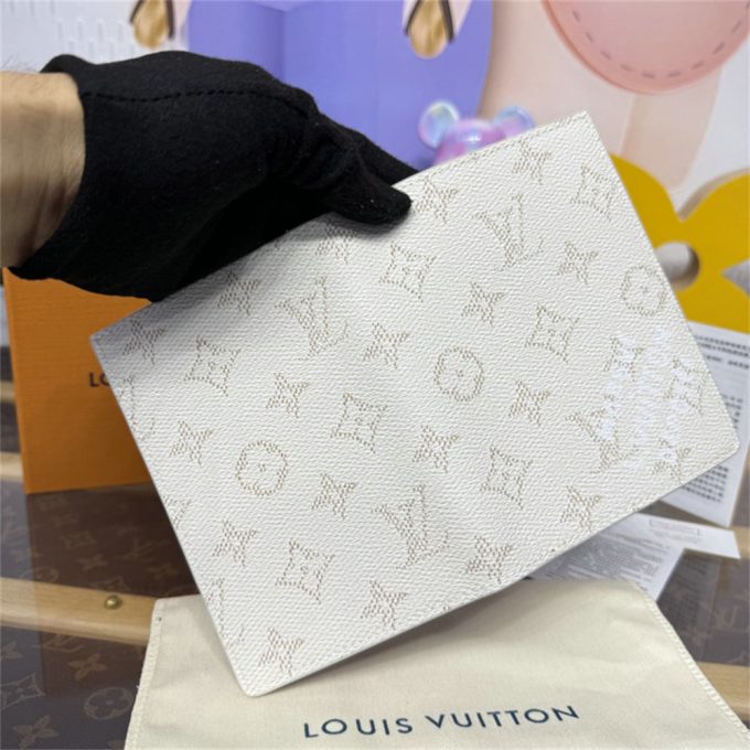 ルイヴィトン 2025年 パスポートカバー M15075 LOUISVUITTON クーヴェルテュール パスポール モノグラム ヘリテージ キャンバス - 画像 (5)