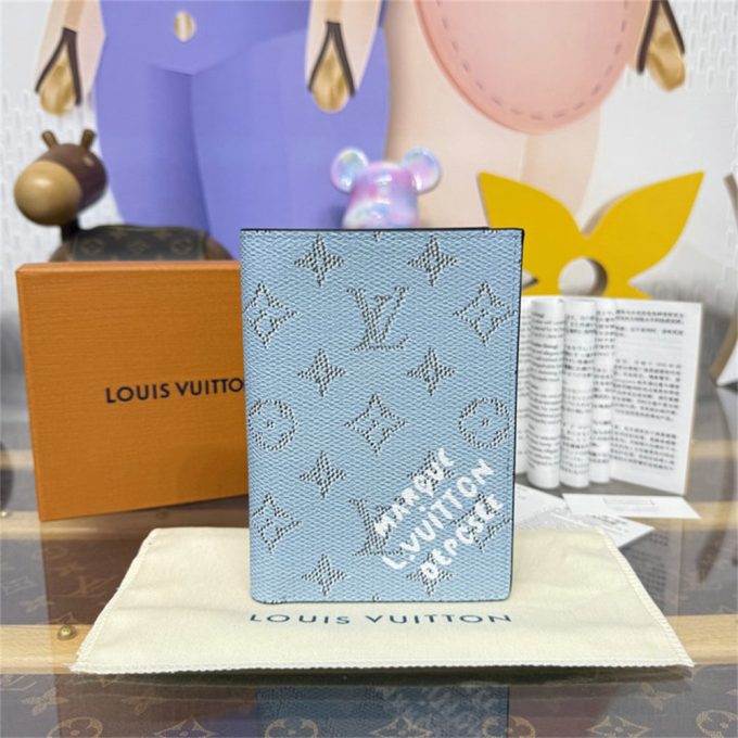 ルイヴィトン 2025年 パスポートカバー M15075 LOUISVUITTON クーヴェルテュール パスポール モノグラム ヘリテージ キャンバス