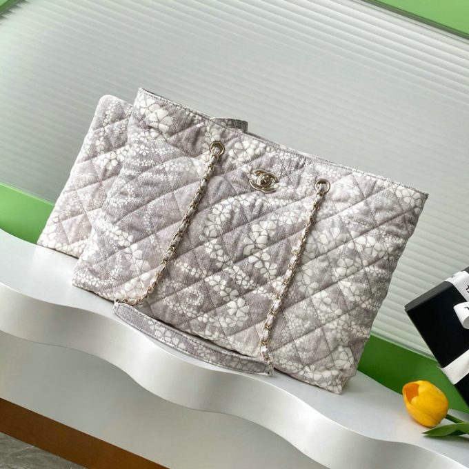 シャネル 2025年 ミディアム ハンドバッグ CHANEL ショルダーバッグ サンドバッグ キャンパス レディース