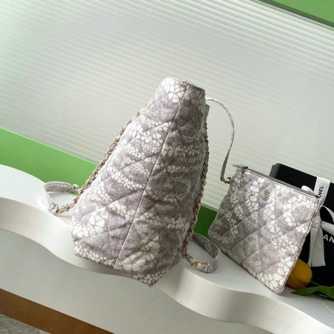 シャネル 2025年 ミディアム ハンドバッグ CHANEL ショルダーバッグ サンドバッグ キャンパス レディース - 画像 (2)