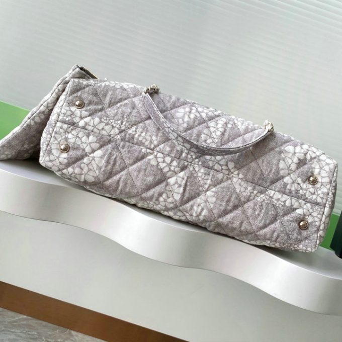 シャネル 2025年 ミディアム ハンドバッグ CHANEL ショルダーバッグ サンドバッグ キャンパス レディース - 画像 (4)