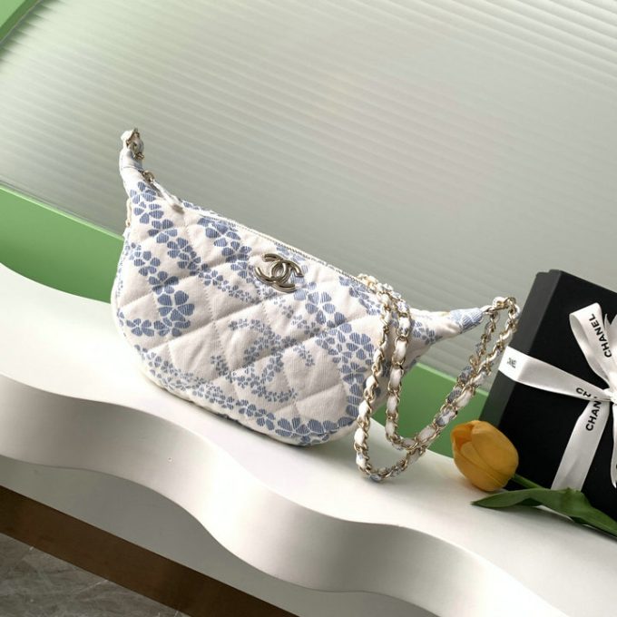 シャネル 2025年 スモール チェーンポーチ CHANEL ショルダーバッグ サンドバッグ キャンパス レディース