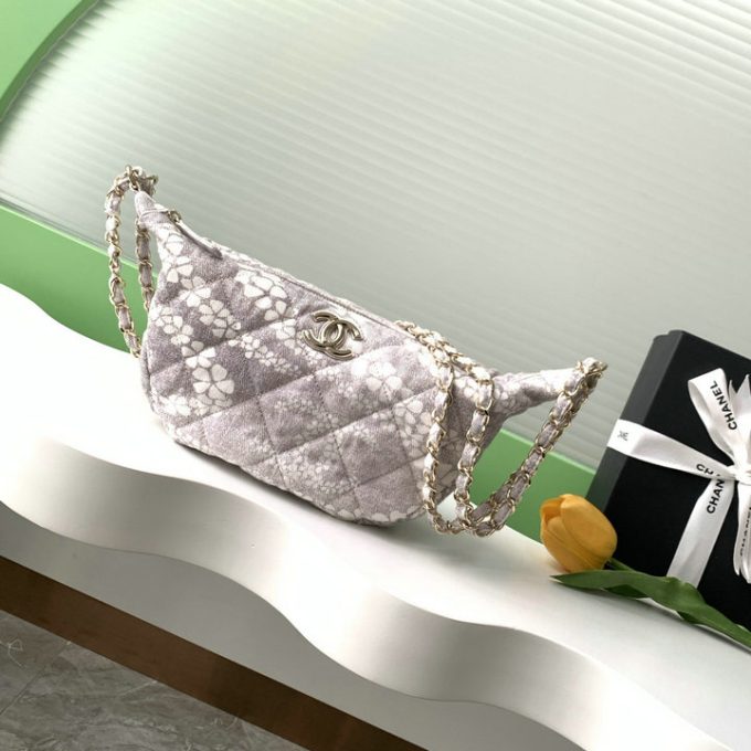 シャネル 2025年 スモール チェーンポーチ CHANEL ショルダーバッグ サンドバッグ キャンパス レディース