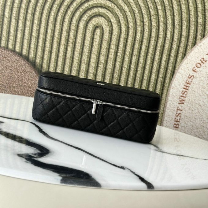 シャネル ヴァニティーケース 2025年 化粧かばん CHANEL クラッチバッグ 手持ちかばん キャビアスキン