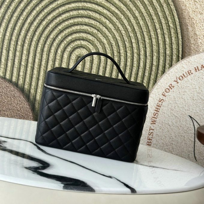 シャネル ヴァニティーケース 2025年 化粧かばん CHANEL クラッチバッグ 手持ちかばん キャビアスキン