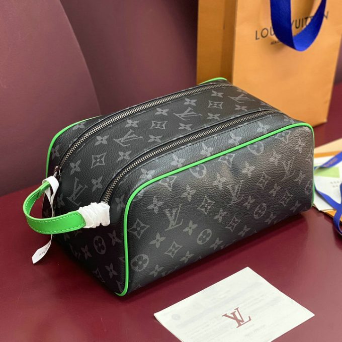 ルイヴィトン 2025年 ドップ キット M26433 LOUISVUITTON クラッチバッグ ハンドバッグ 洗面具収納 ポーチ モノグラム エクリプス キャンバス